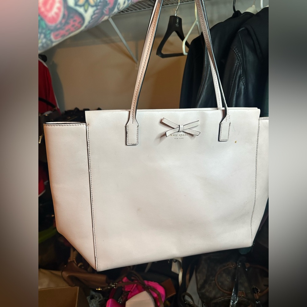Kate Spade pink Leather Handbag with Logo Interior